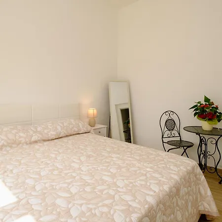 Maison d'hôtes Domus Ilex- In Via Livorno 6 4*